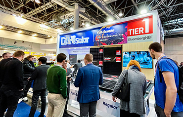 DAH Solar a surpris le salon Solar Solutions Düsseldorf 2023 avec des produits innovants
    