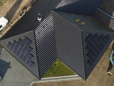 Panneau solaire noir complet pour système solaire domestique de 13,2 kW en Pologne
